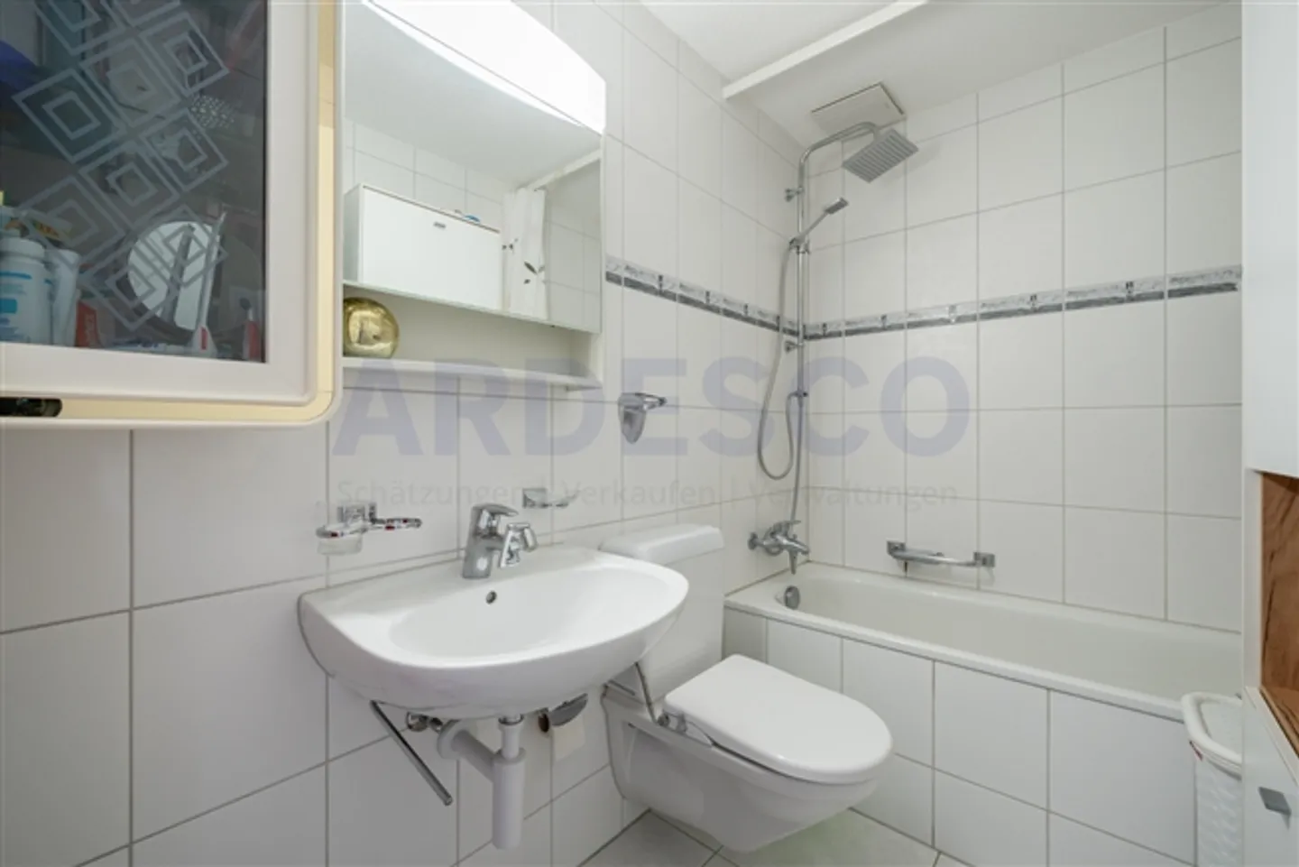 Family-friendly living with garden idyll - Photo 7 of 10