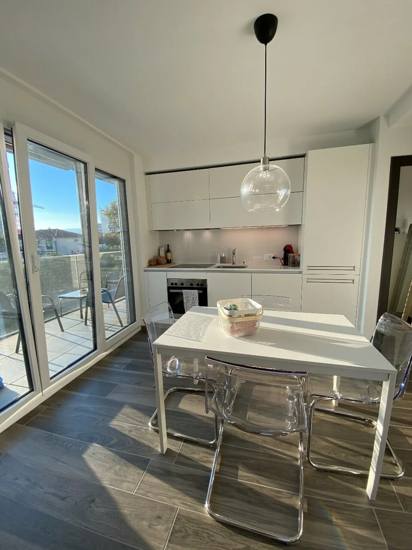 Lussuoso appartamento di 2,5 locali in mansarda. Finiture di alta gamma - Foto 2 di 8