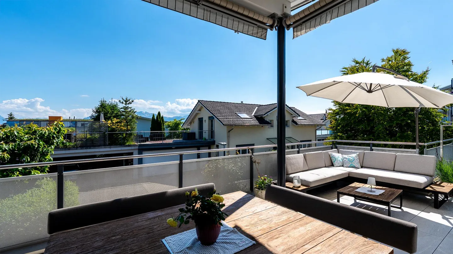 Elegantes Wohnambiente mit Garten, Terrasse und Extras - Foto 3 von 4