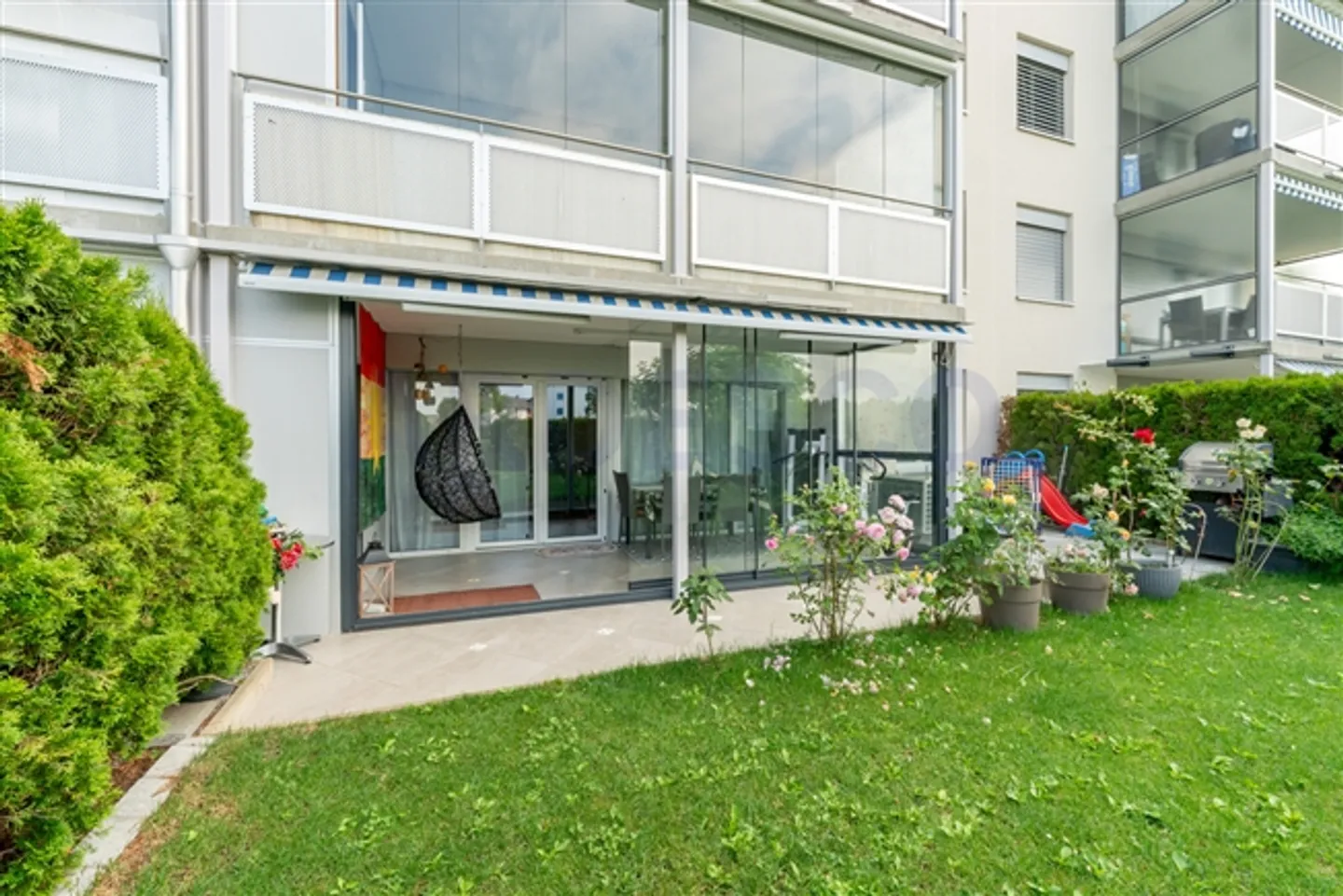 Family-friendly living with garden idyll - Photo 8 of 10