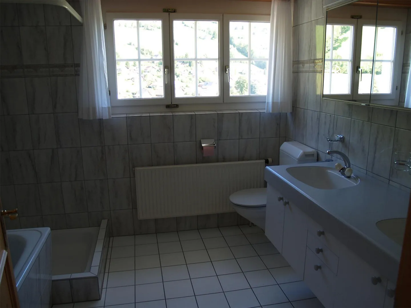 Appartement de 3,5 pièces dans un emplacement calme au milieu de la nature - Photo 3 sur 5