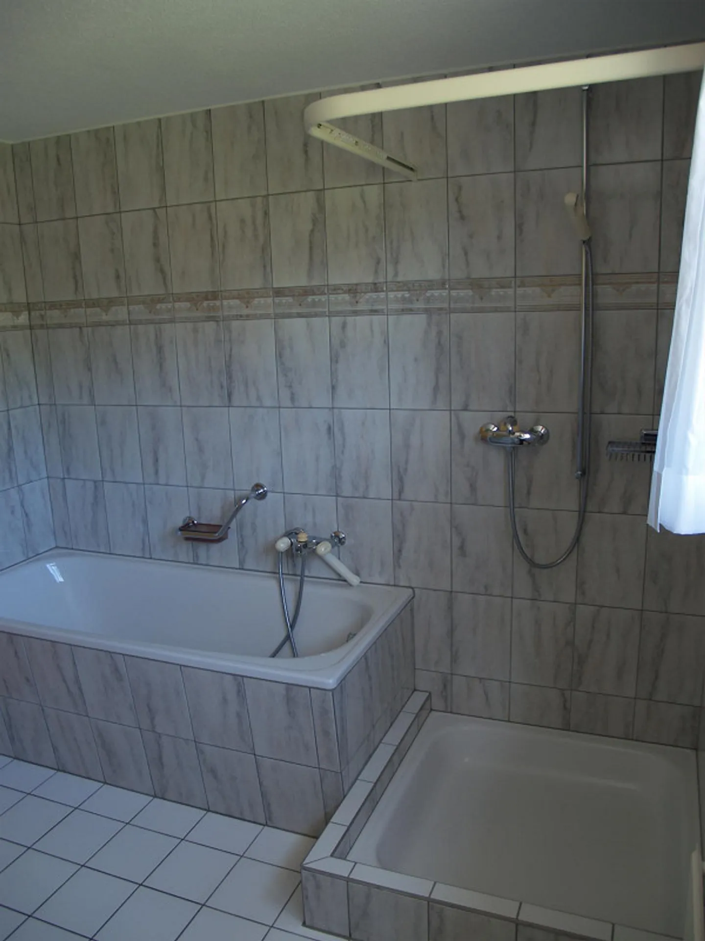 Appartement de 3,5 pièces dans un emplacement calme au milieu de la nature - Photo 4 sur 5
