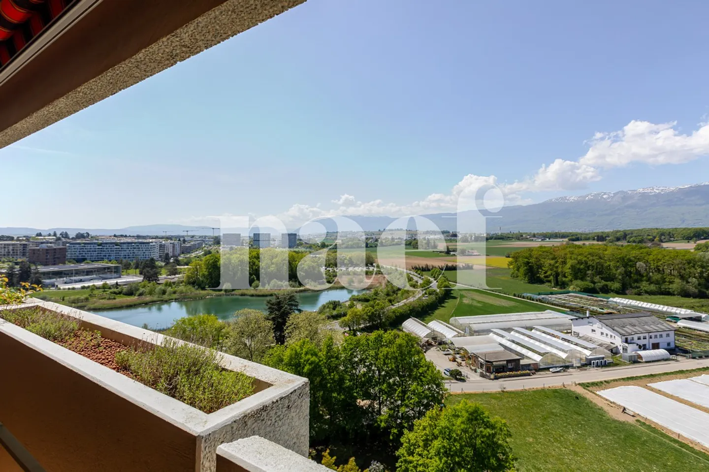 Attico con 5 camere e vista sul Giura - Foto 1 di 12