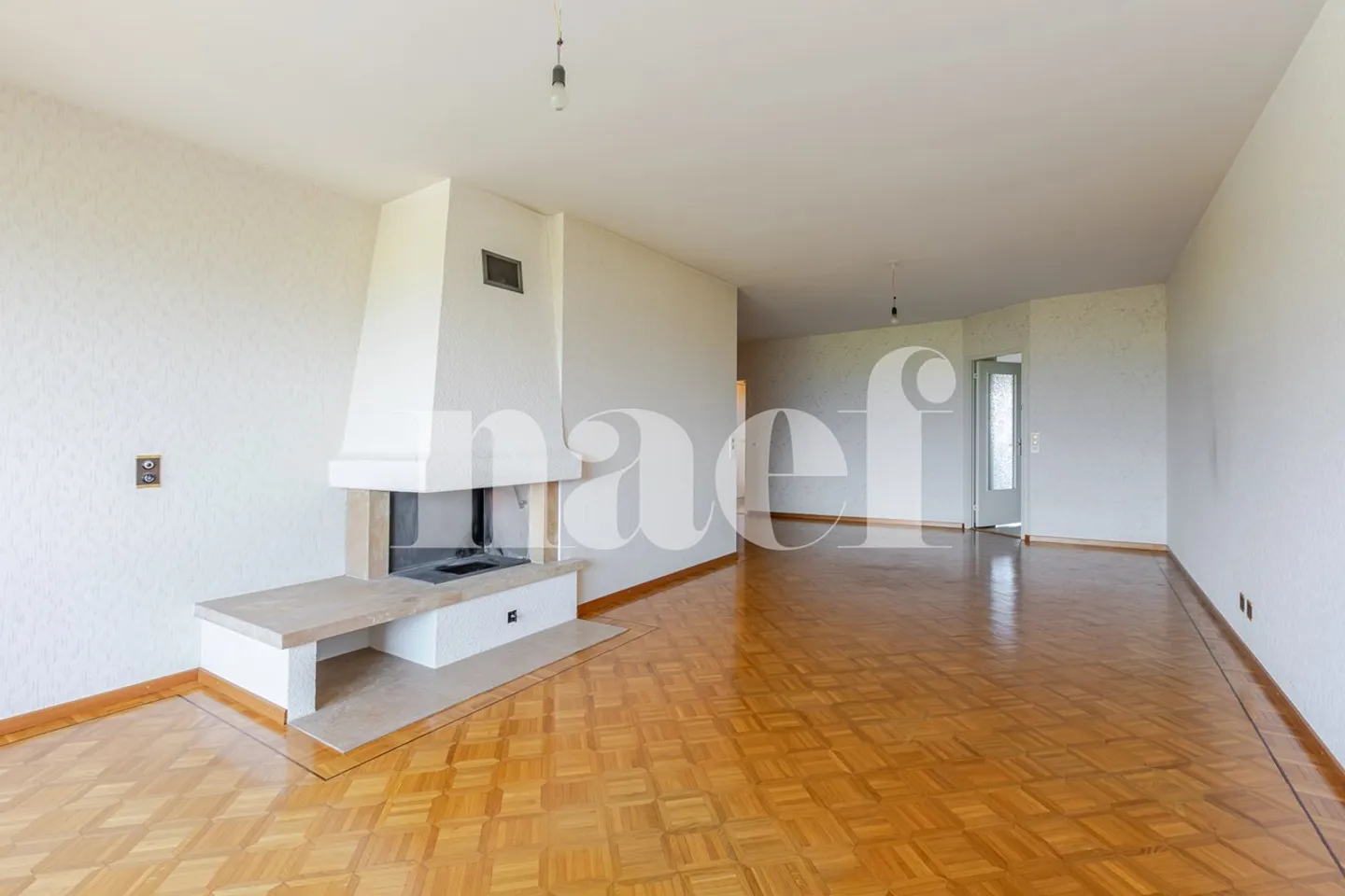 Attico con 5 camere e vista sul Giura - Foto 2 di 12
