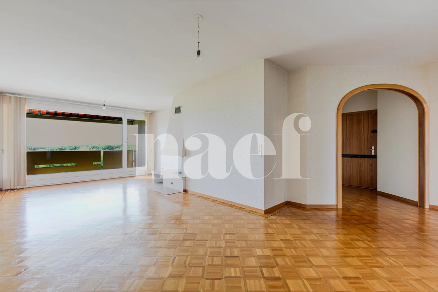 Attico con 5 camere e vista sul Giura - Foto 3 di 12