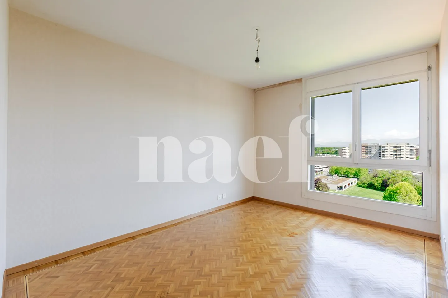 Attico con 5 camere e vista sul Giura - Foto 8 di 12