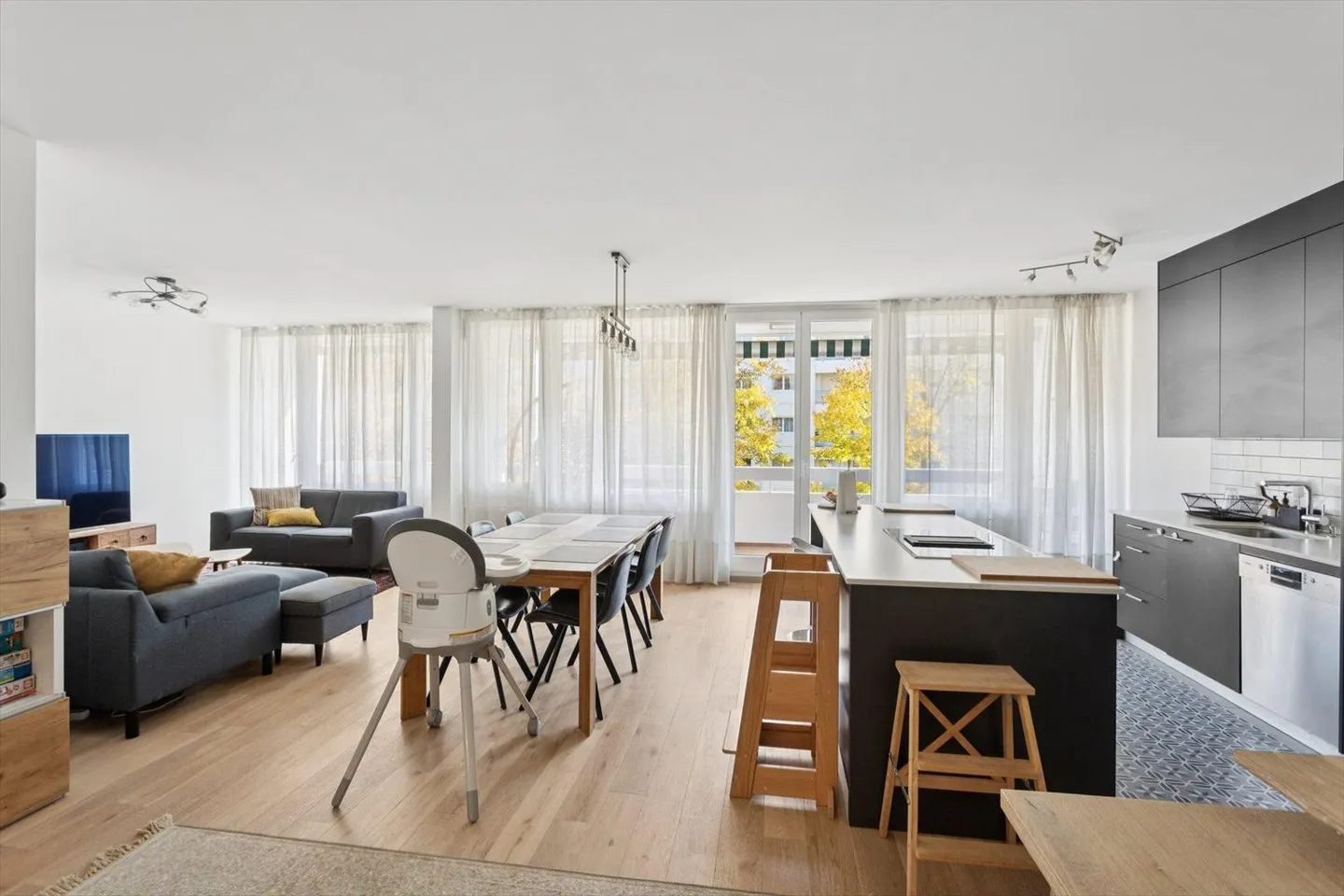 Appartement traversant spacieux et lumineux - Foto 1 von 12