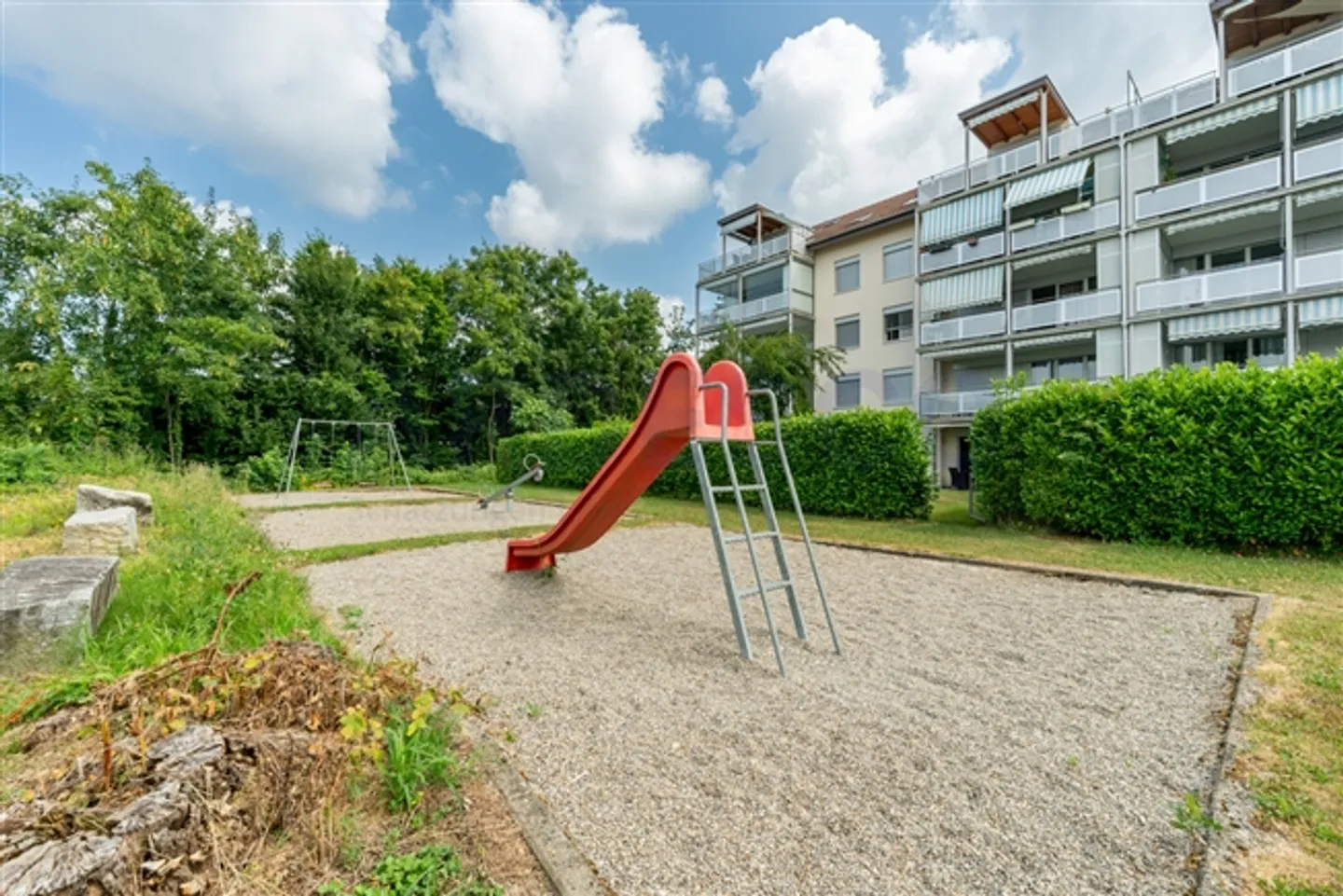 Family-friendly living with garden idyll - Photo 10 of 10