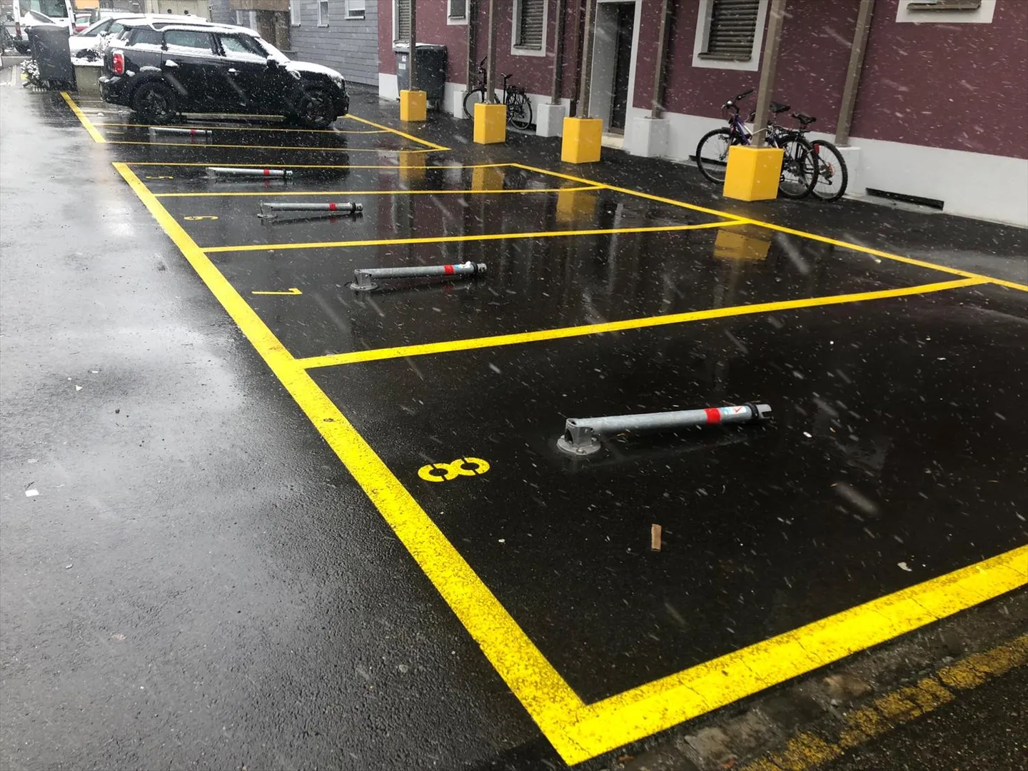 Zentral in Oerlikon Aussenparkplätze zu vermieten! - Foto 1 von 1