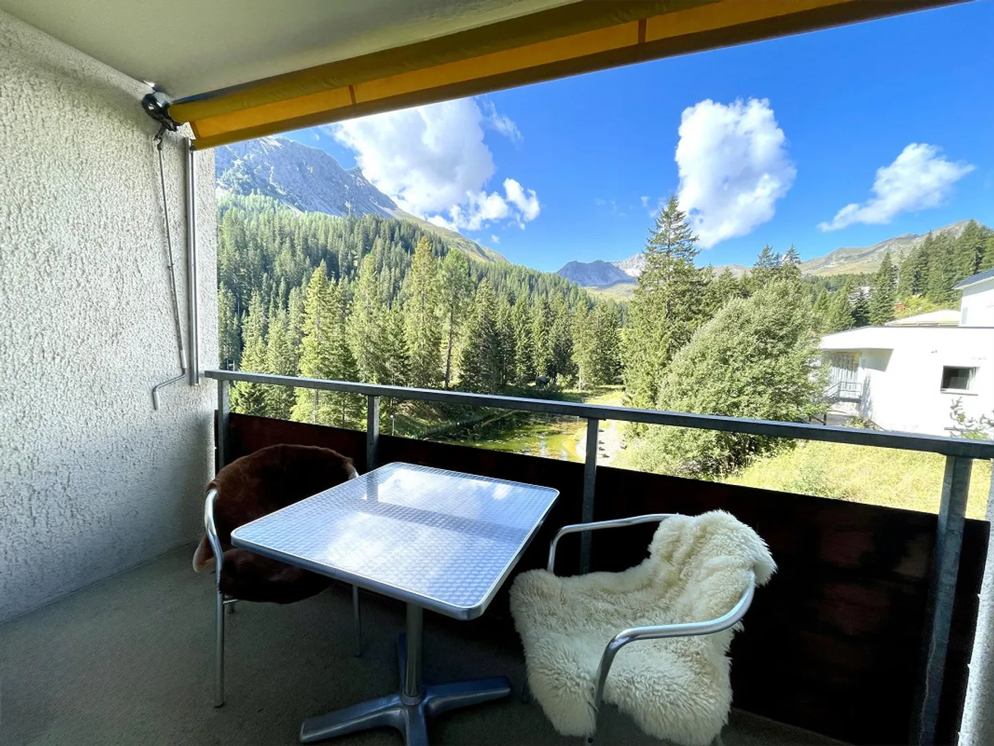 Modern Holiday Apartment in Arosa, 2 Rooms, Balcony, Underground Garage - Photo 3 of 14