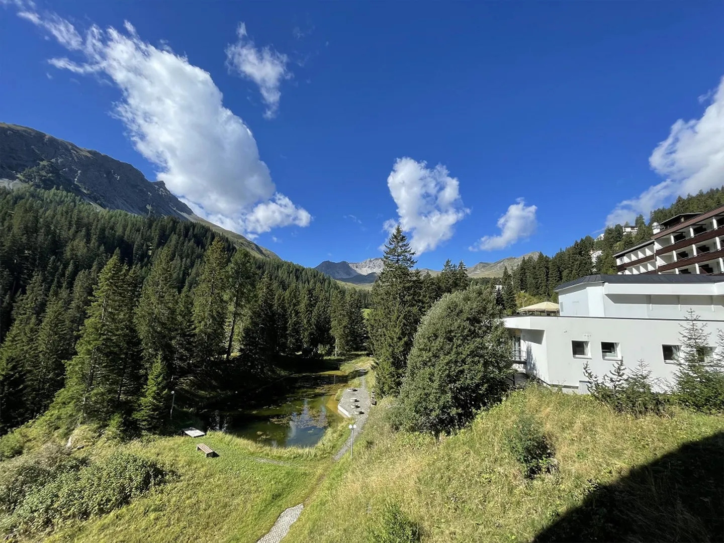Modern Holiday Apartment in Arosa, 2 Rooms, Balcony, Underground Garage - Photo 5 of 14