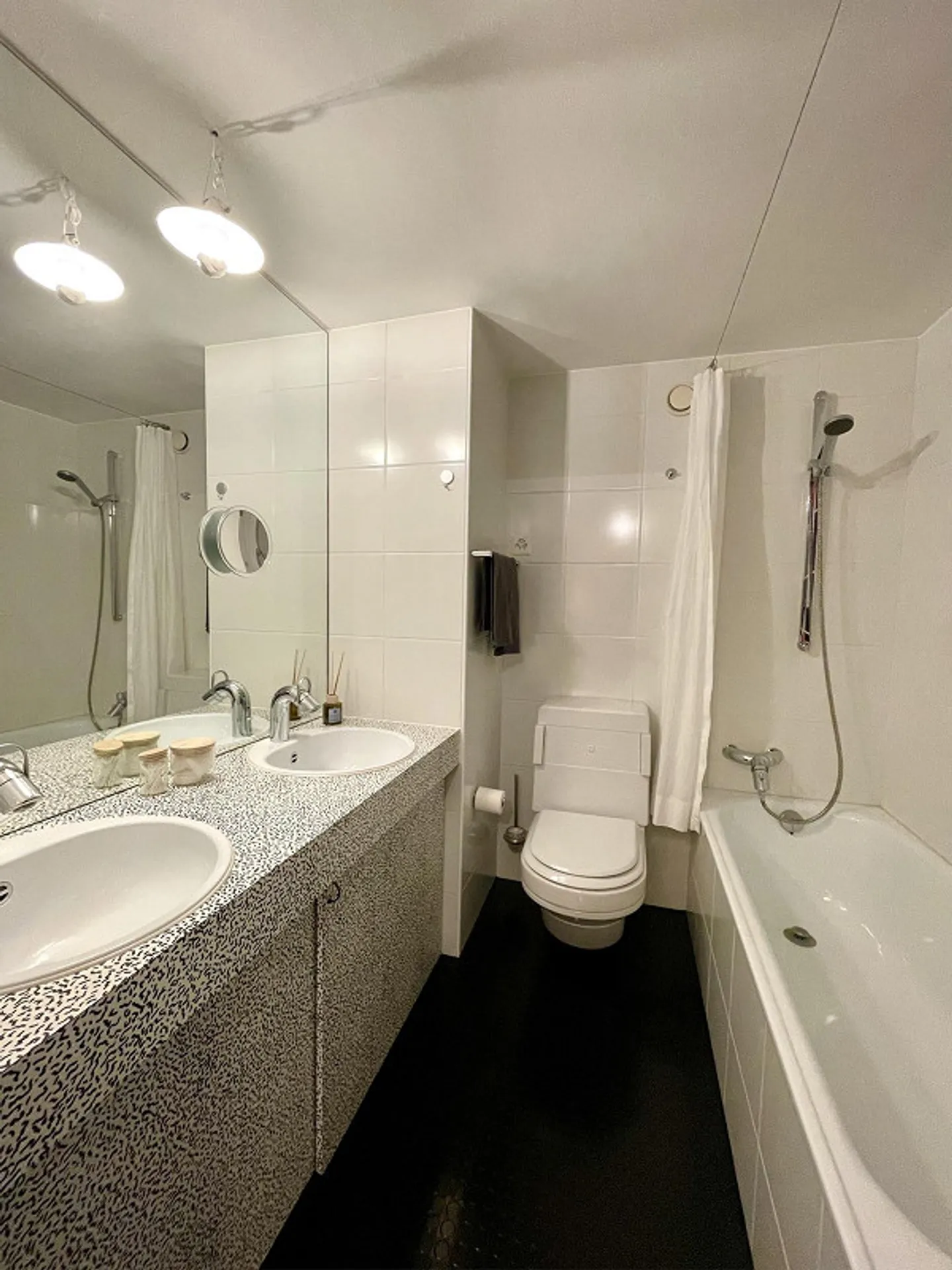 Modern Holiday Apartment in Arosa, 2 Rooms, Balcony, Underground Garage - Photo 13 of 14