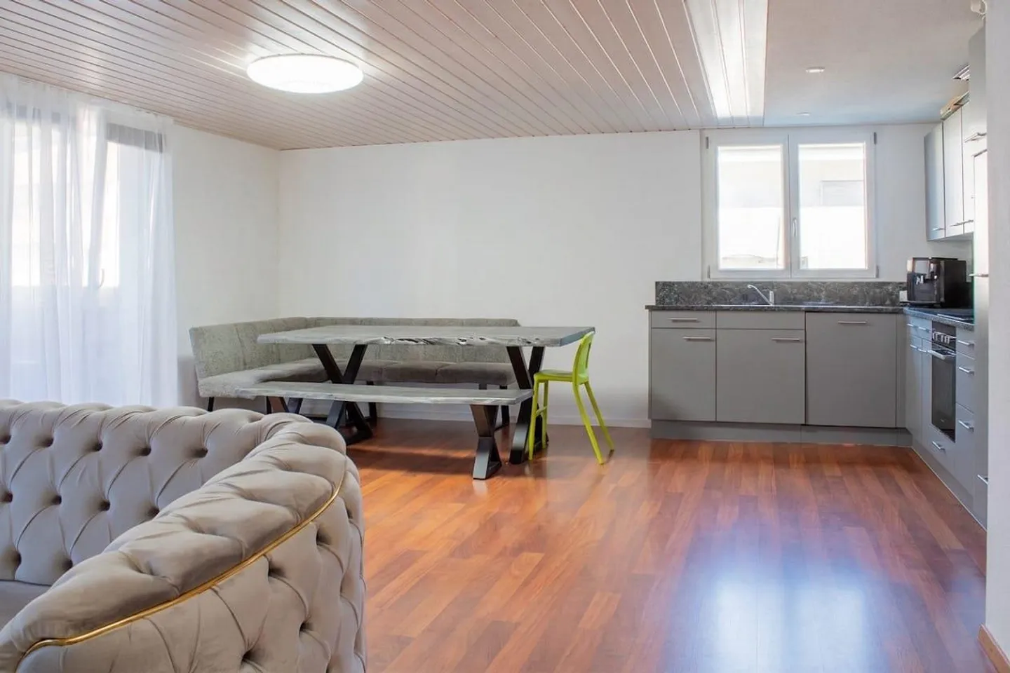 Casa familiare con comfort moderno - Foto 2 di 9