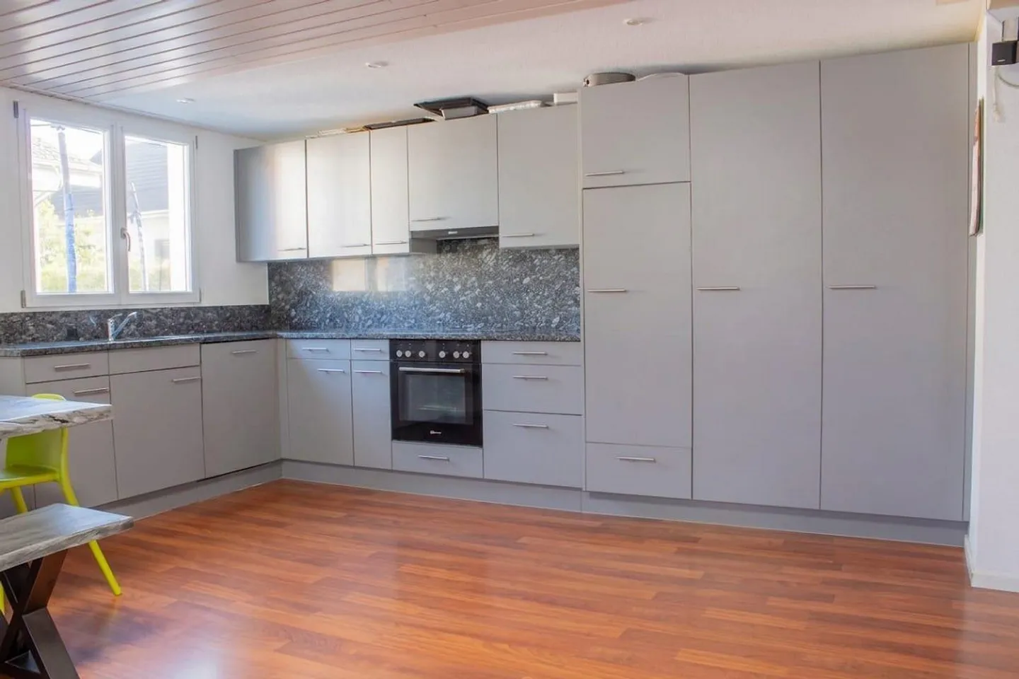 Casa familiare con comfort moderno - Foto 3 di 9