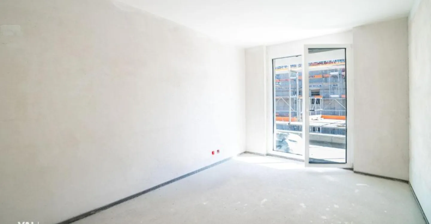 High-Quality New Apartment: Bright Living with Style - Photo 3 of 10