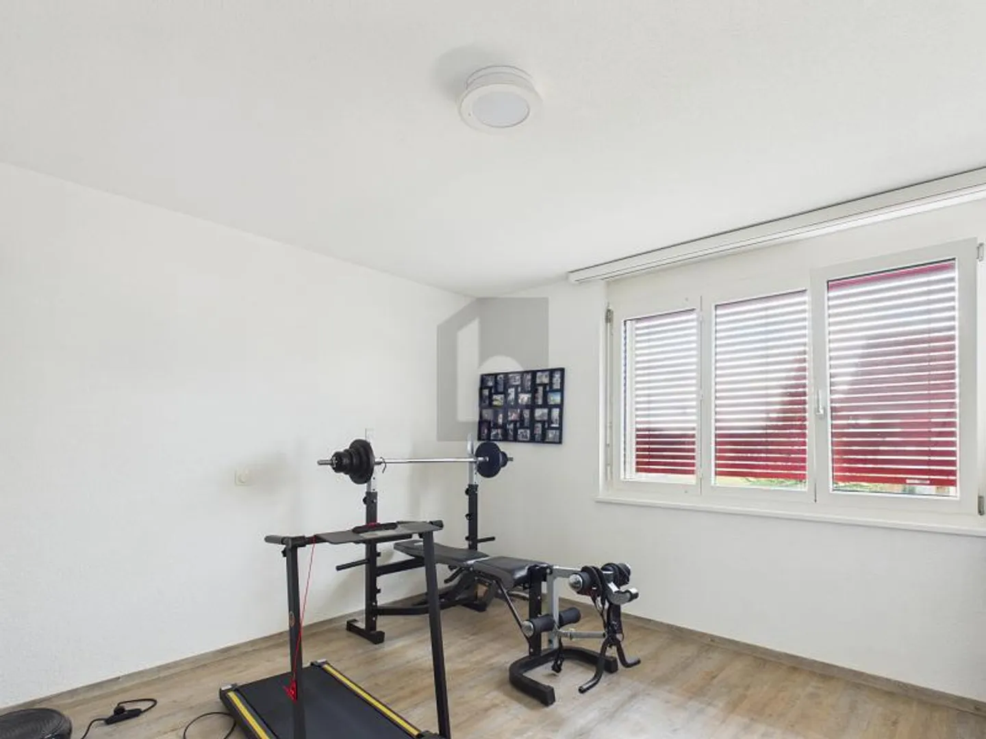 Spacious Apartment with Balcony - Photo 3 of 5