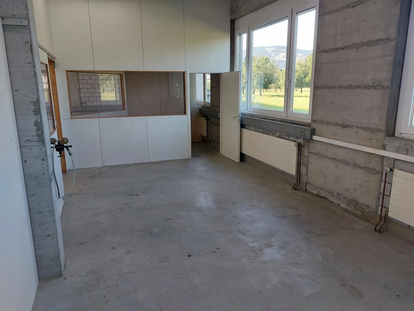 Propriété commerciale avec sous-division et 2 rampes de chargement - Photo 4 sur 7