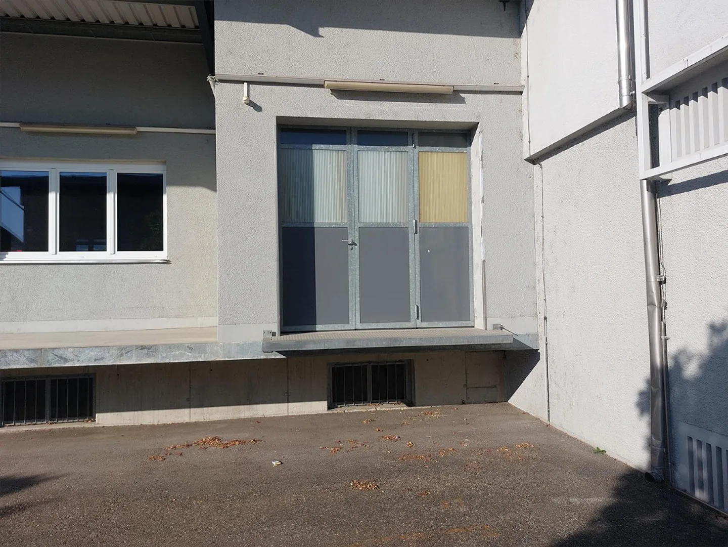 Propriété commerciale avec sous-division et 2 rampes de chargement - Photo 6 sur 7