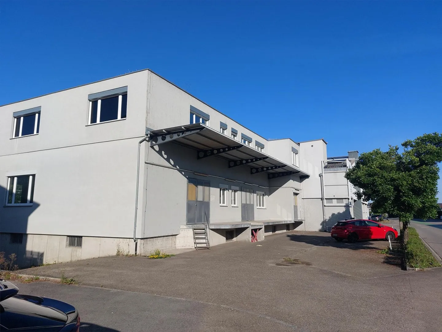 Propriété commerciale avec sous-division et 2 rampes de chargement - Photo 7 sur 7
