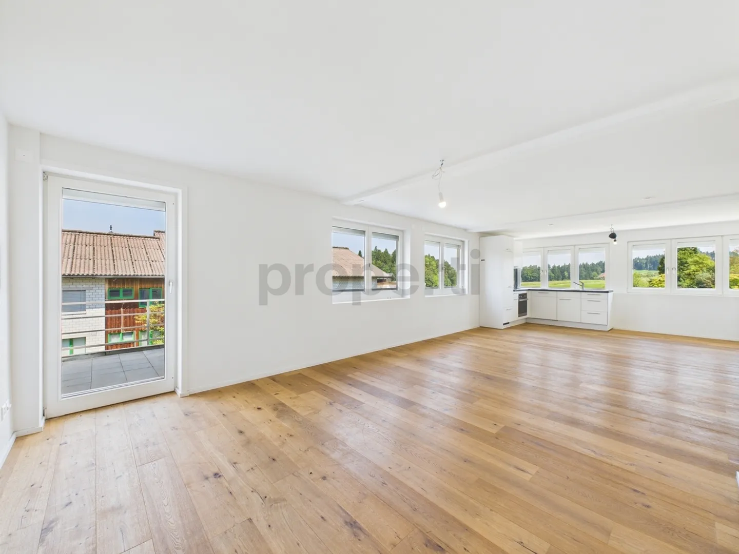 Spacious 2.5-room apartment with stunning rooftop terrace in Affoltern im Emmental - Photo 1 of 10