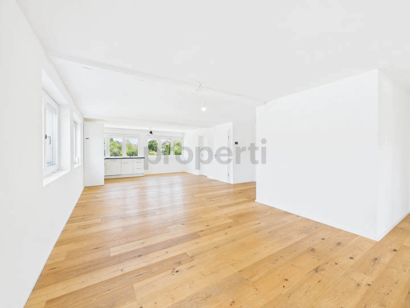 Spacious 2.5-room apartment with stunning rooftop terrace in Affoltern im Emmental - Photo 4 of 10