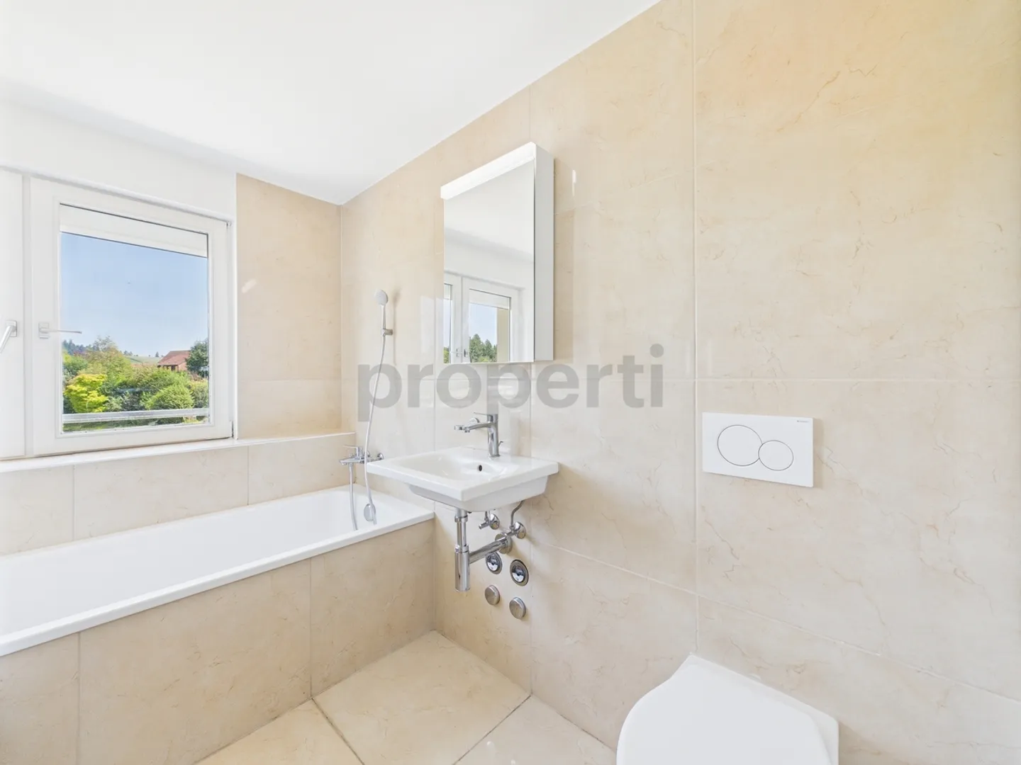 Spacious 2.5-room apartment with stunning rooftop terrace in Affoltern im Emmental - Photo 6 of 10