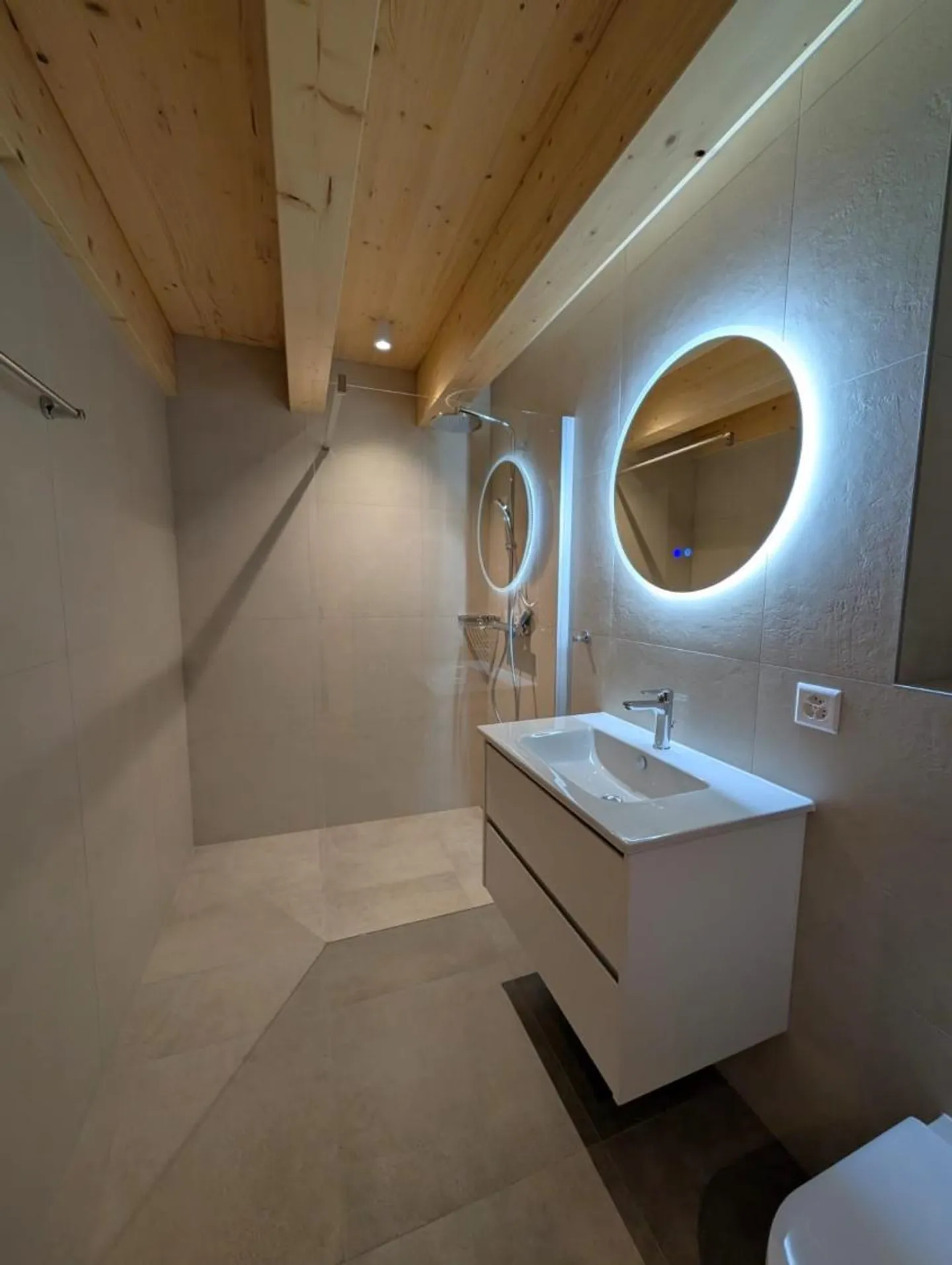Charming Duplex Apartment - Photo 3 of 10