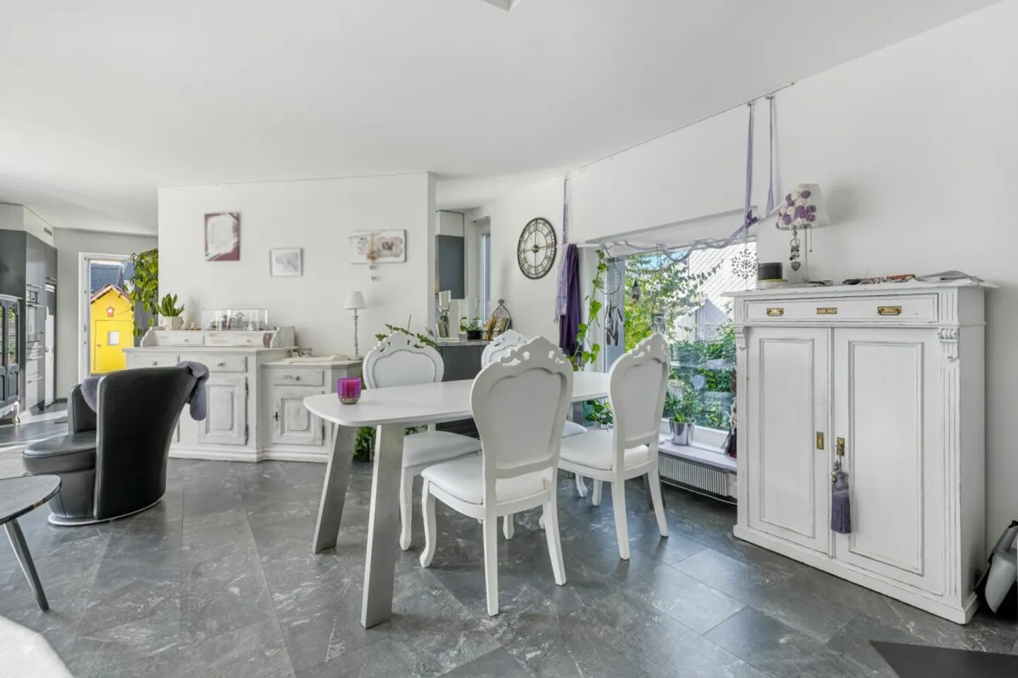 Casa unifamiliare indipendente di 5,5 locali con giardino idilliaco e tanto charme - Foto 4 di 12