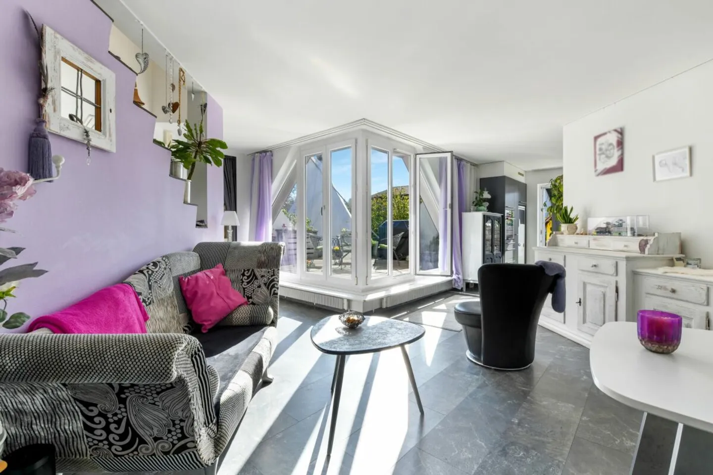 Casa unifamiliare indipendente di 5,5 locali con giardino idilliaco e tanto charme - Foto 5 di 12
