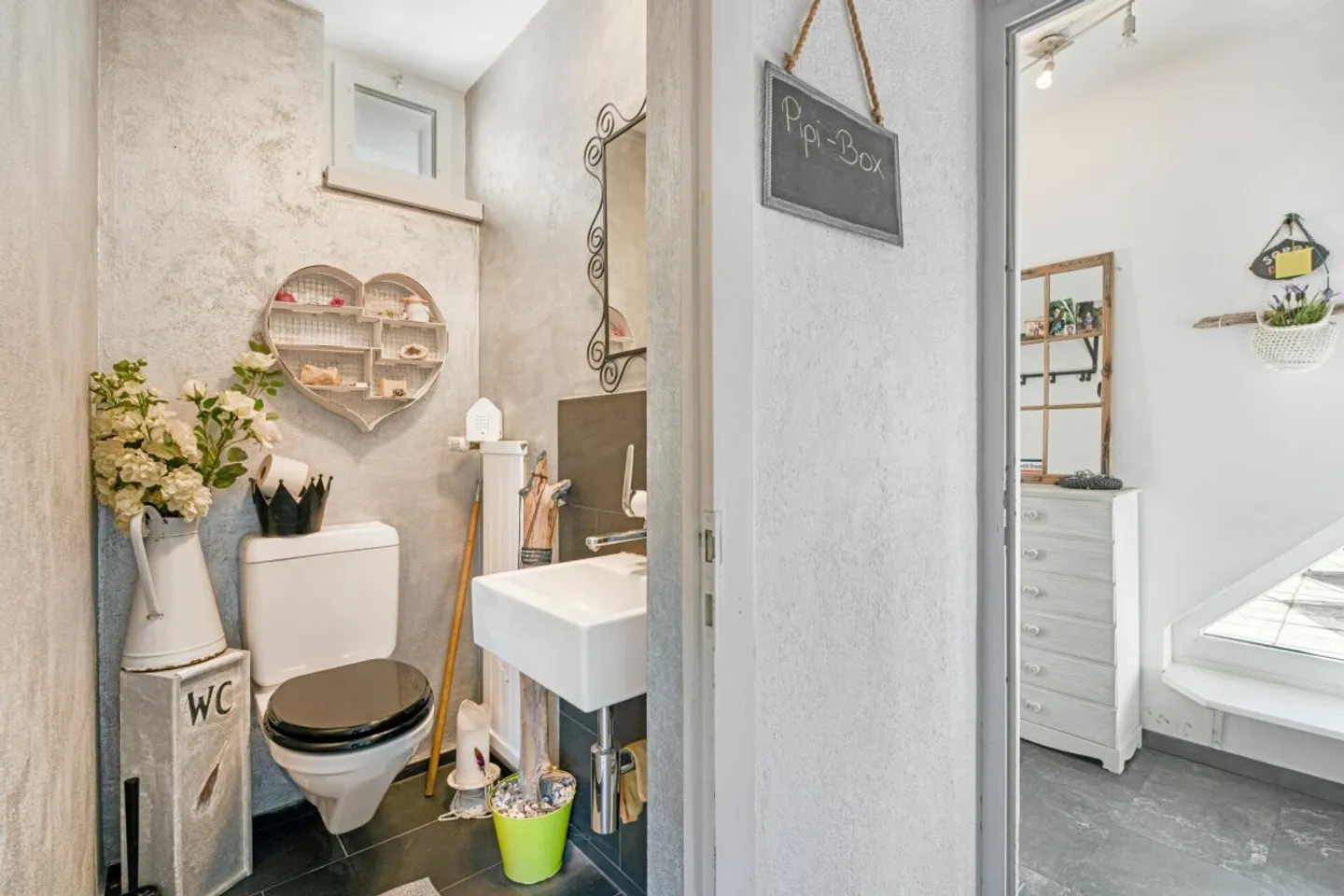 Casa unifamiliare indipendente di 5,5 locali con giardino idilliaco e tanto charme - Foto 8 di 12