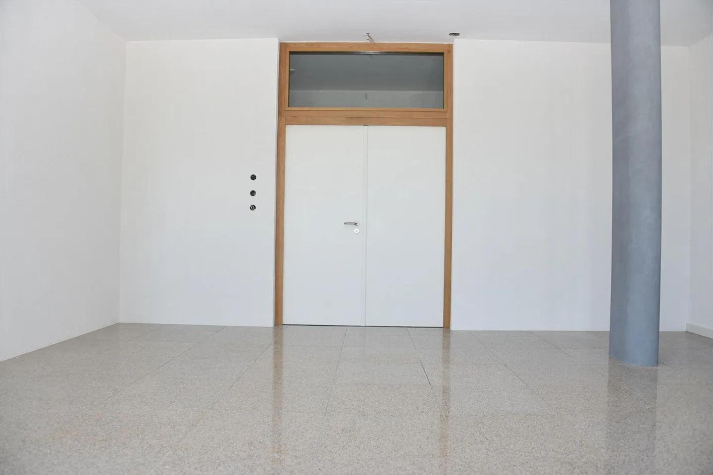 Bright, modern office / commercial space - Photo 5 of 5