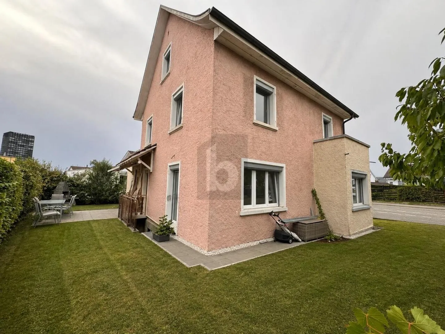 PLENTY OF SPACE, PLENTY OF LIGHT, COMPLETELY RENOVATED - Photo 1 of 6