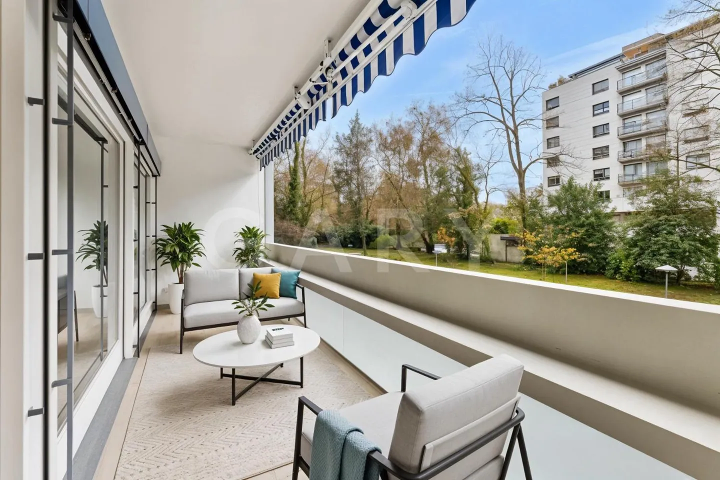 Appartement rénové avec piscines sur le toit - Photo 1 sur 10