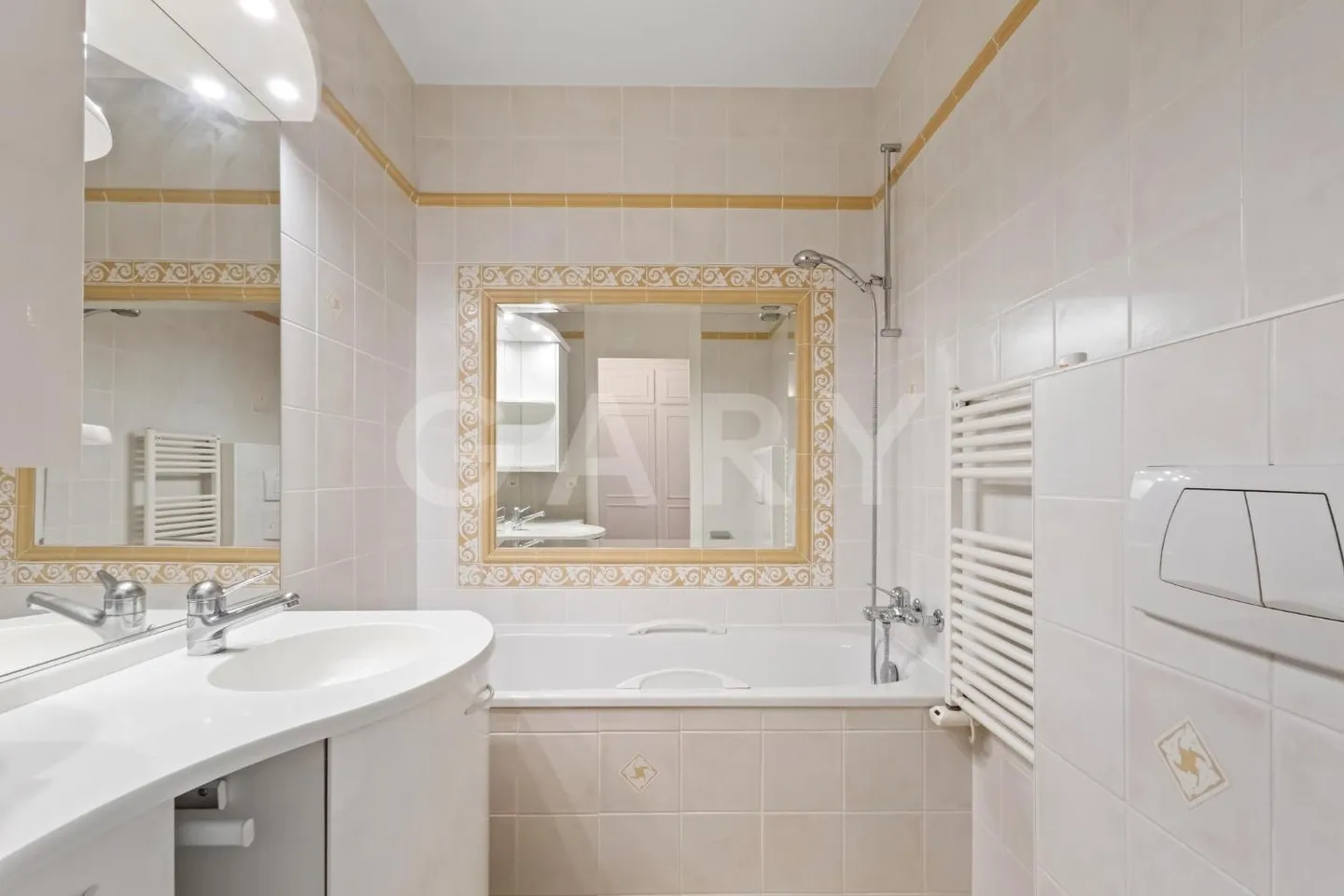 Appartement rénové avec piscines sur le toit - Photo 10 sur 10