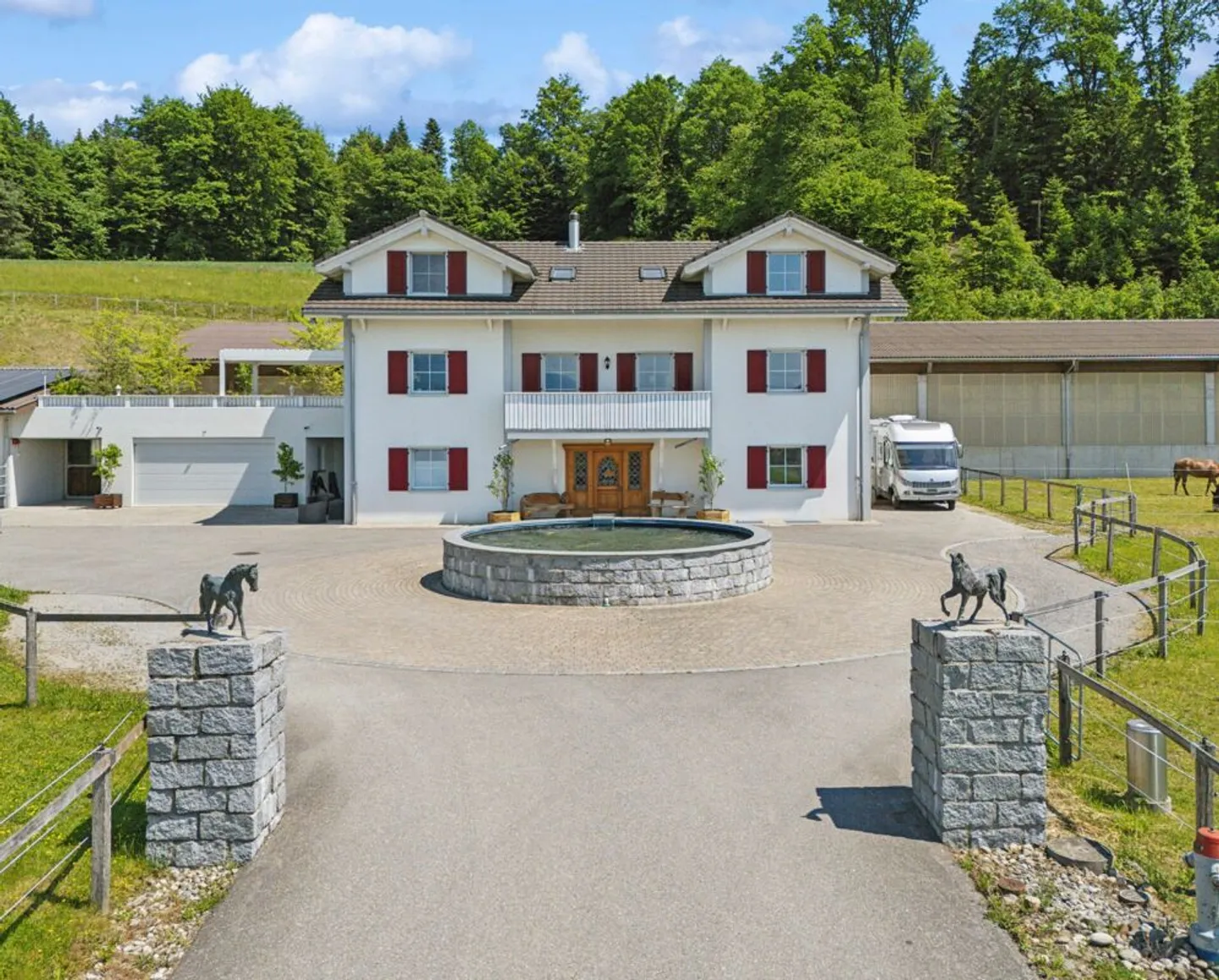 HIGH-QUALITY EQUESTRIAN PROPERTY IN A UNIQUE LOCATION WITH DREAMLIKE VIEWS - Photo 2 of 11