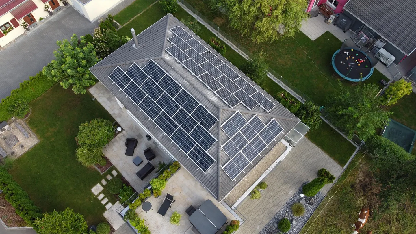 Maison individuelle moderne de 7,5 pièces avec beaucoup d'espace et de potentiel - Photo 2 sur 24