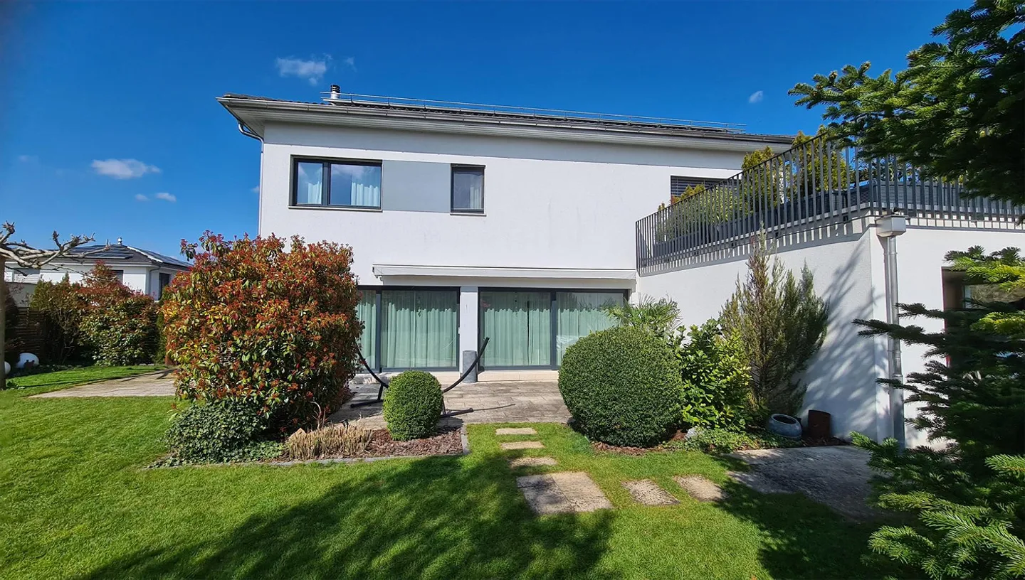 Maison individuelle moderne de 7,5 pièces avec beaucoup d'espace et de potentiel - Photo 4 sur 24