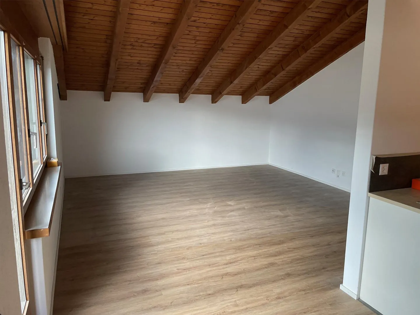 Large 3.5 Room Apartment - Photo 7 of 13
