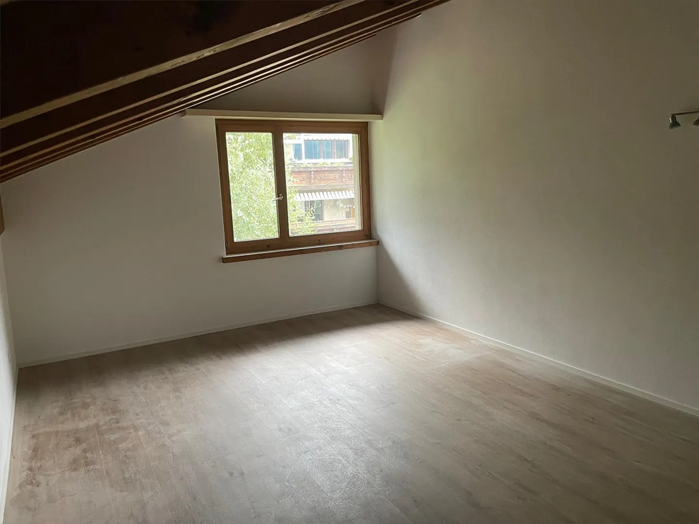 Large 3.5 Room Apartment - Photo 11 of 13