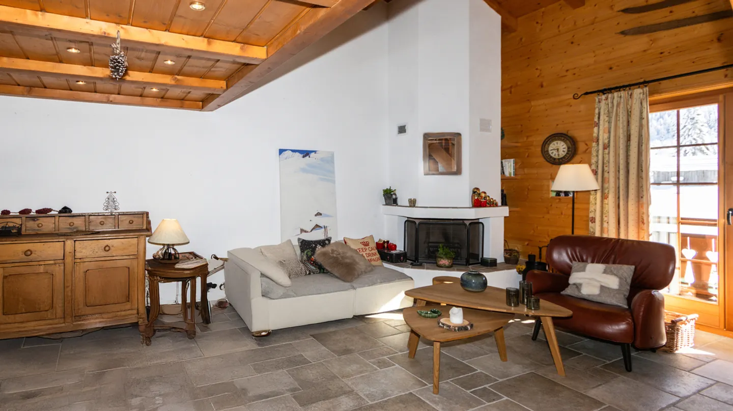 For Sale 4.5-Room Apartment in the Heart of Diablerets - Photo 2 of 12