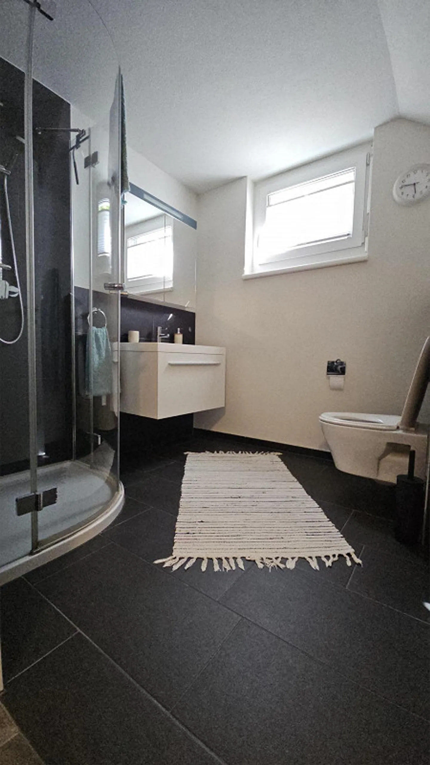 Maison individuelle moderne de 7,5 pièces avec beaucoup d'espace et de potentiel - Photo 15 sur 24