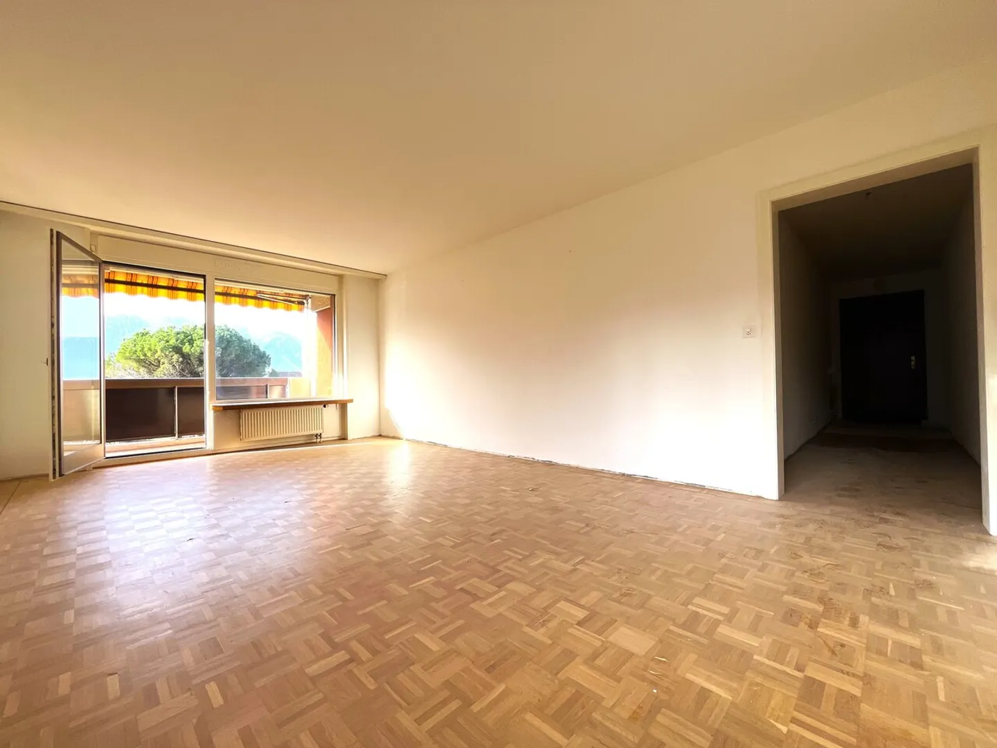 Appartement rénové avec balcon - Photo 3 sur 8