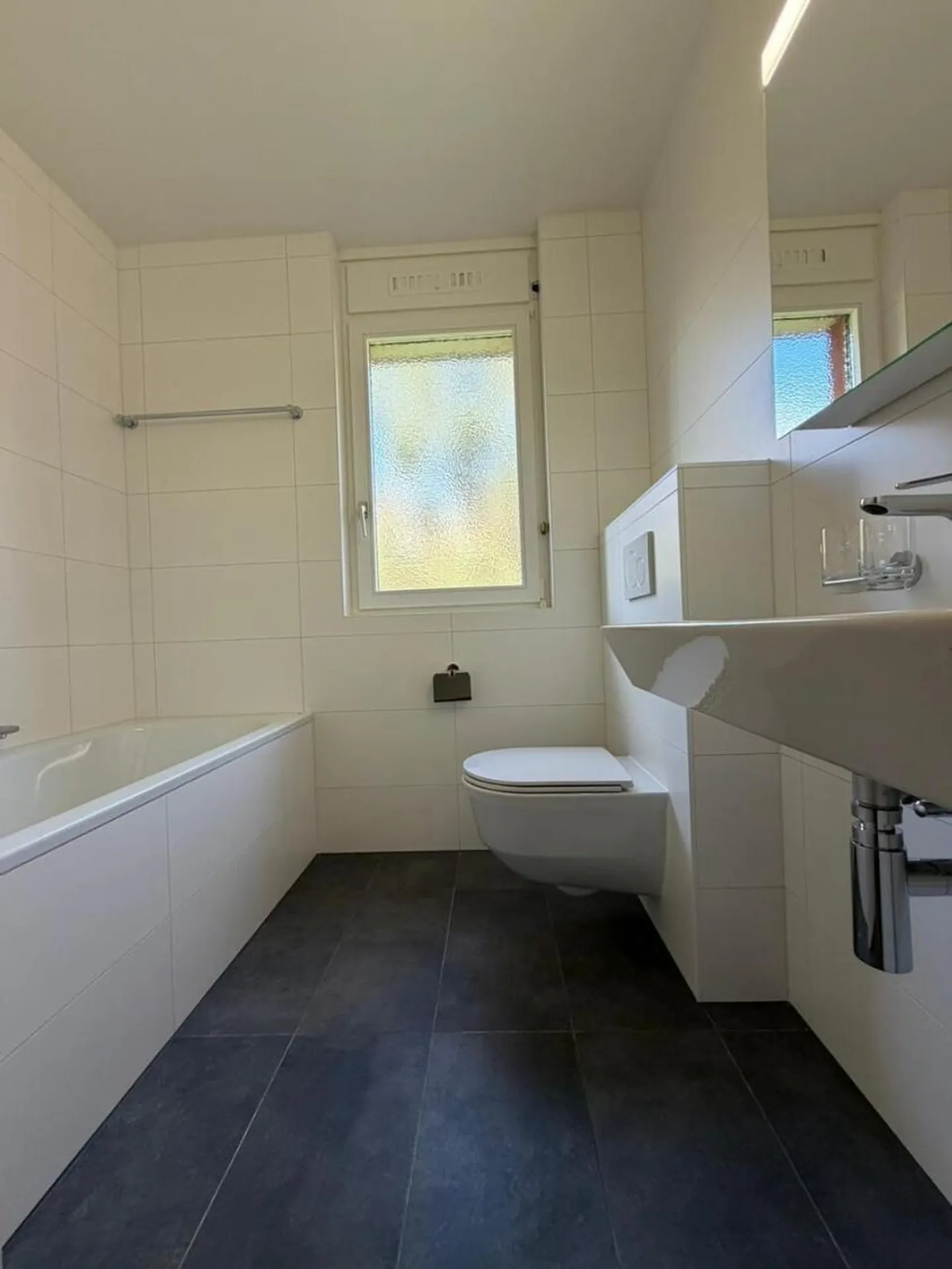 Appartement rénové avec balcon - Photo 5 sur 8