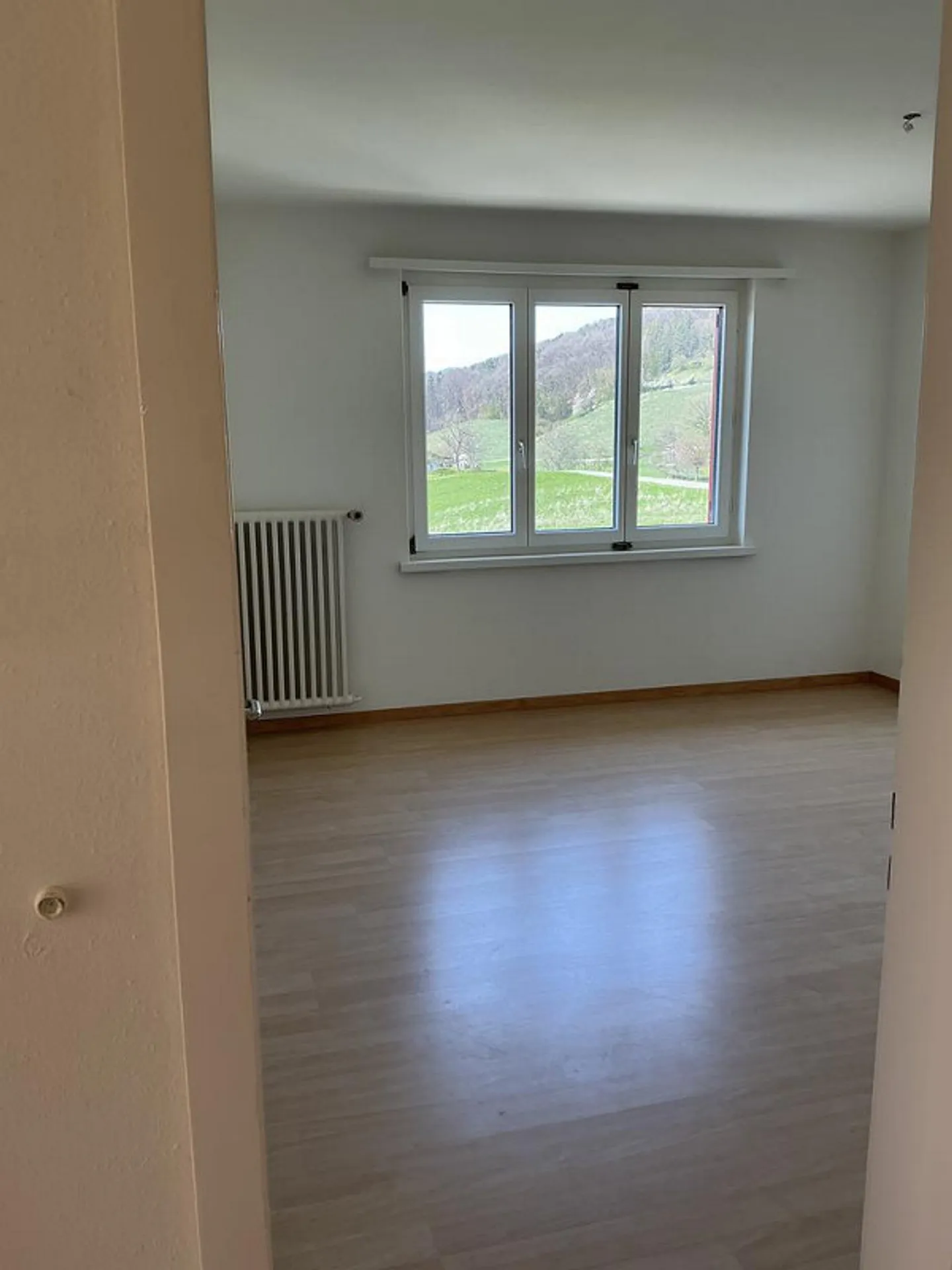 In a great residential area, bright and spacious! - Photo 7 of 9