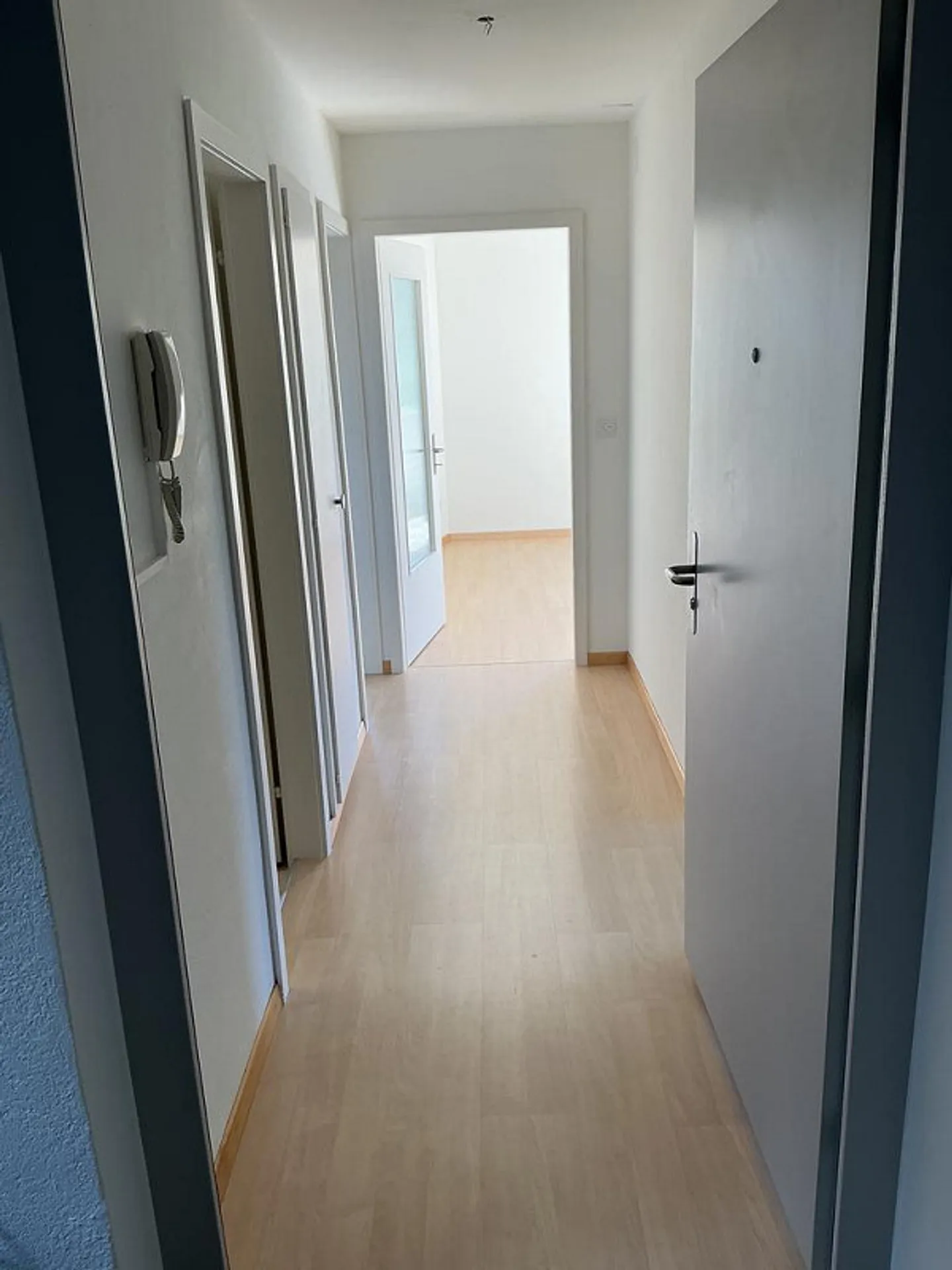 In a great residential area, bright and spacious! - Photo 8 of 9