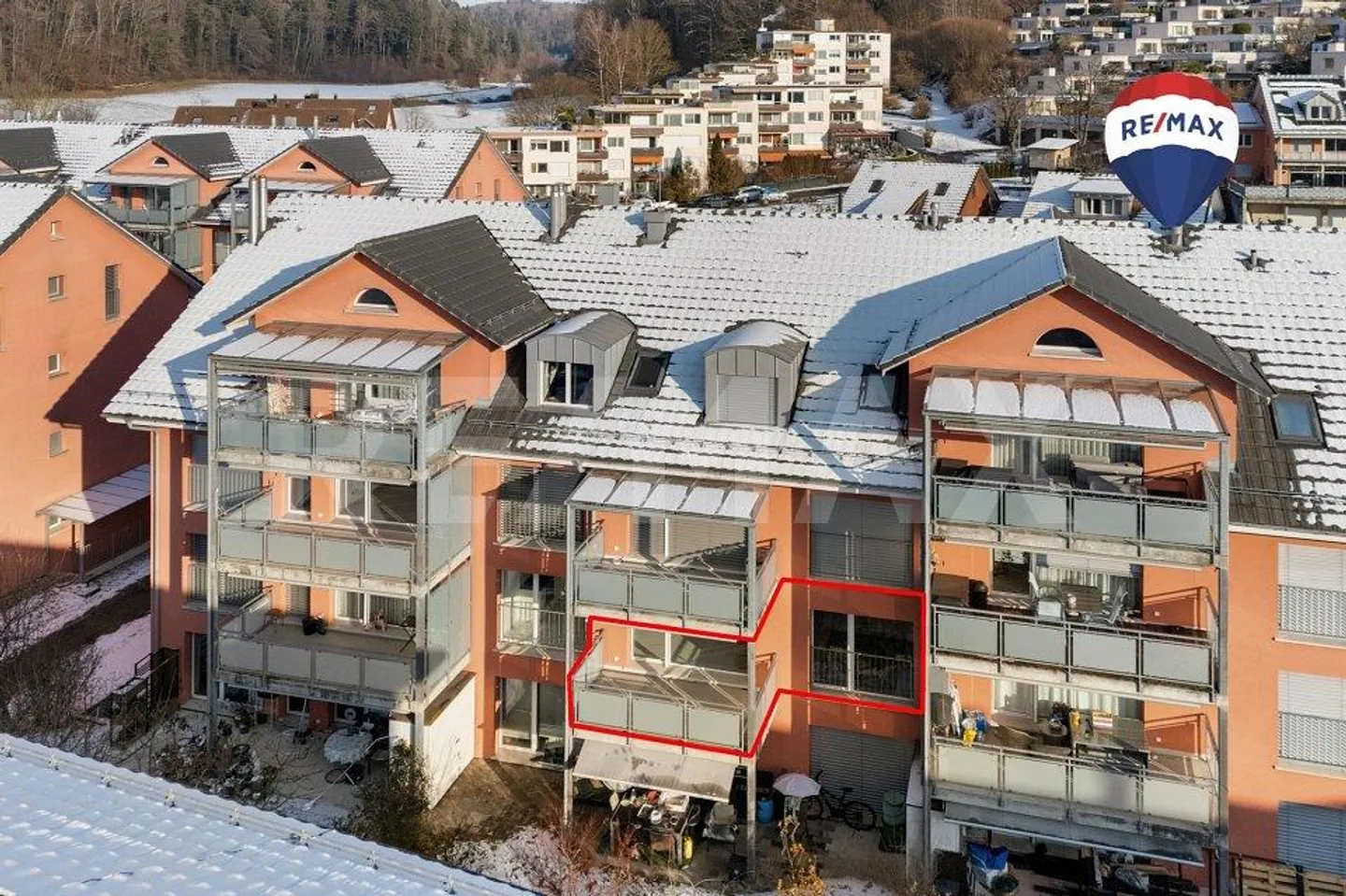 Charming 2.5-room condominium with balcony in a quiet location - Photo 1 of 10