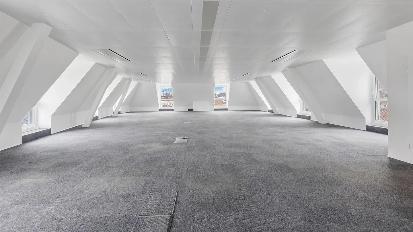 Spazio ufficio completamente sviluppato con vista lago unica - Foto 3 di 5