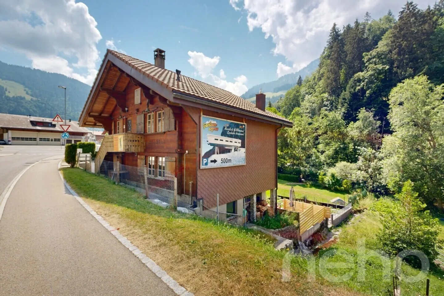 Un chalet affascinante in un contesto verde - Foto 2 di 12