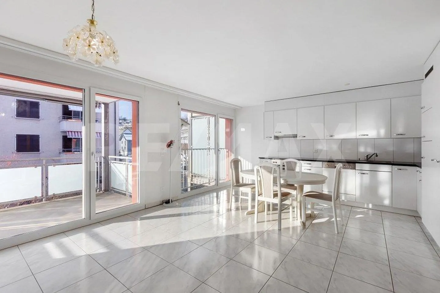 Charming 2.5-room condominium with balcony in a quiet location - Photo 3 of 10