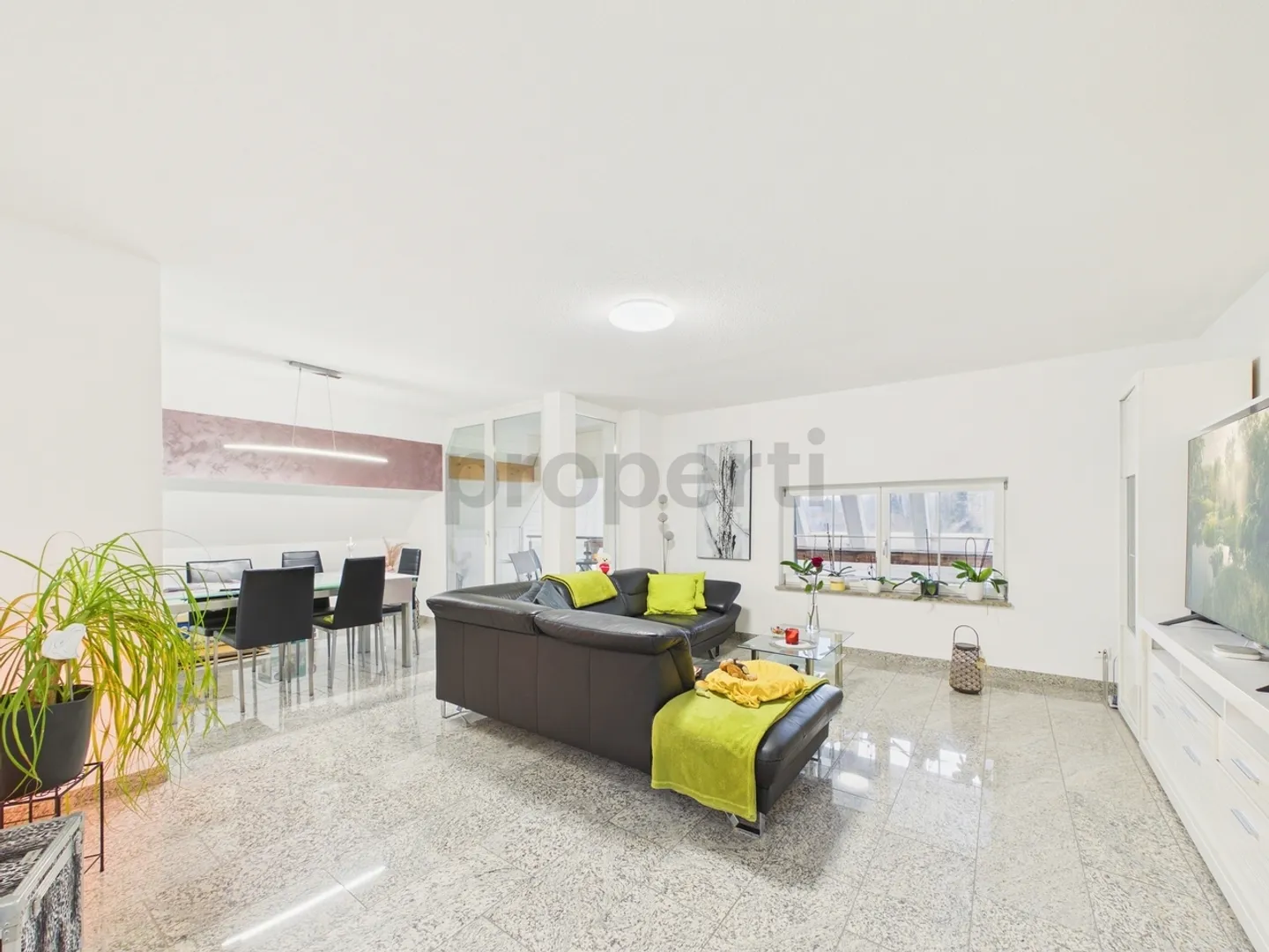 Renovated 4.5-room maisonette in historic farmhouse with balcony, Rothrist AG - Photo 1 of 13